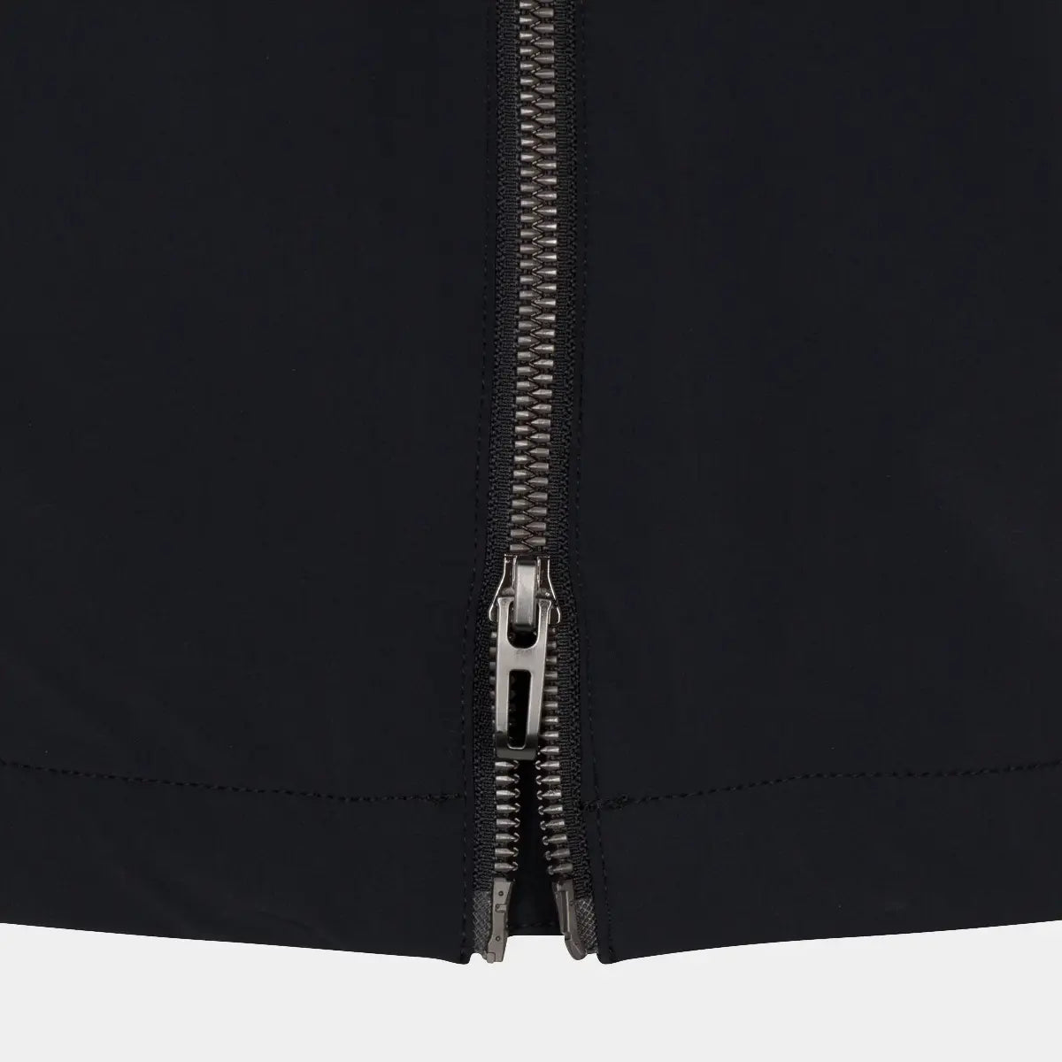 BLACK || FRONT ZIPPER DETAIL