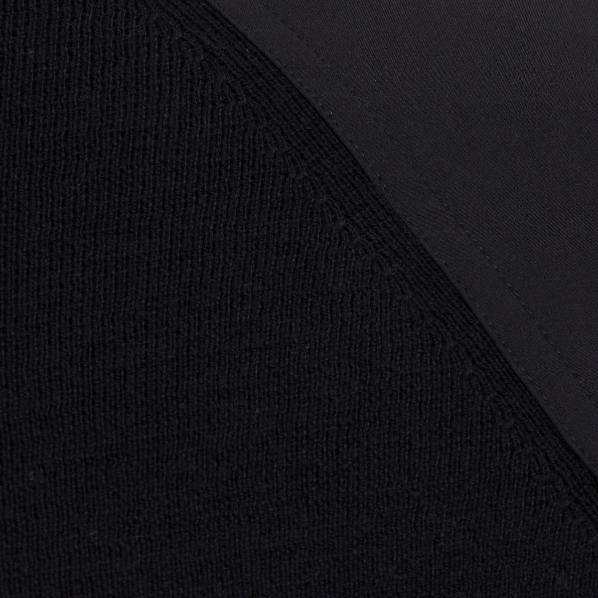 BLACK || DETAIL
